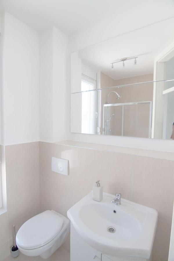 Apartments Atrium Blue Ražanac Екстериор снимка